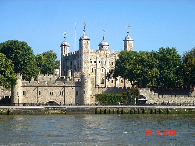 White Tower depuis la Tamise