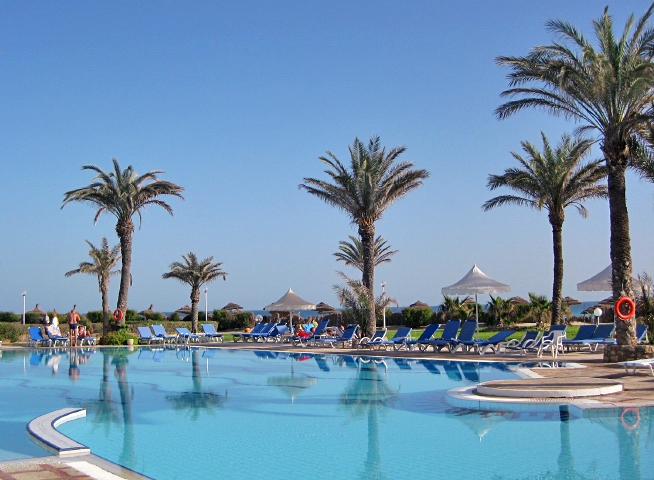 Relaxation around the pool