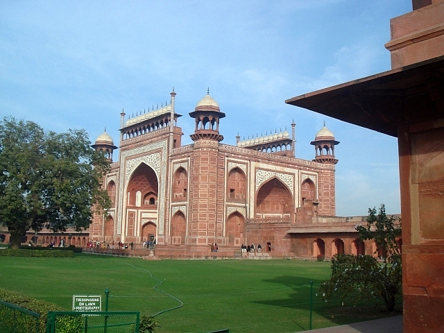 Porche d'entrée du Taj Mahal