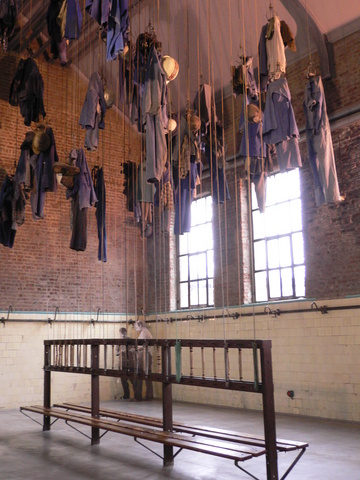 Salle des pendus du musée de la mine de Lewarde