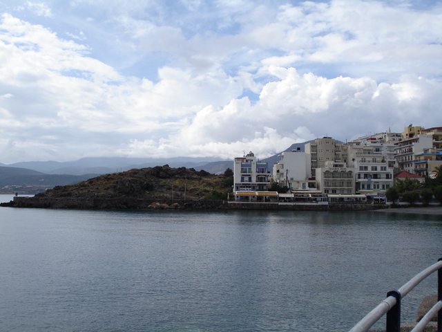 la petite plage au centre de Agios Nikolaos