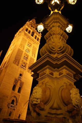 farola y torre.sevilla