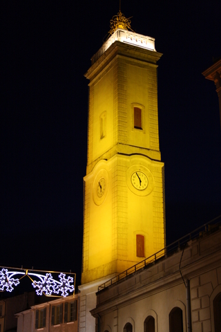 Nîmes by night