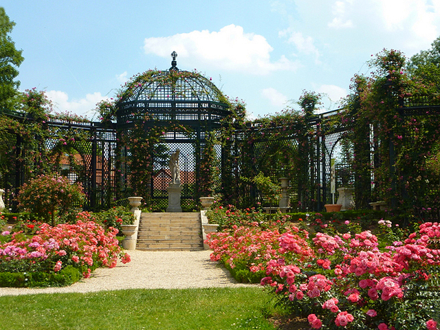 Kiosque à la roseraie de l'Hay Les Roses